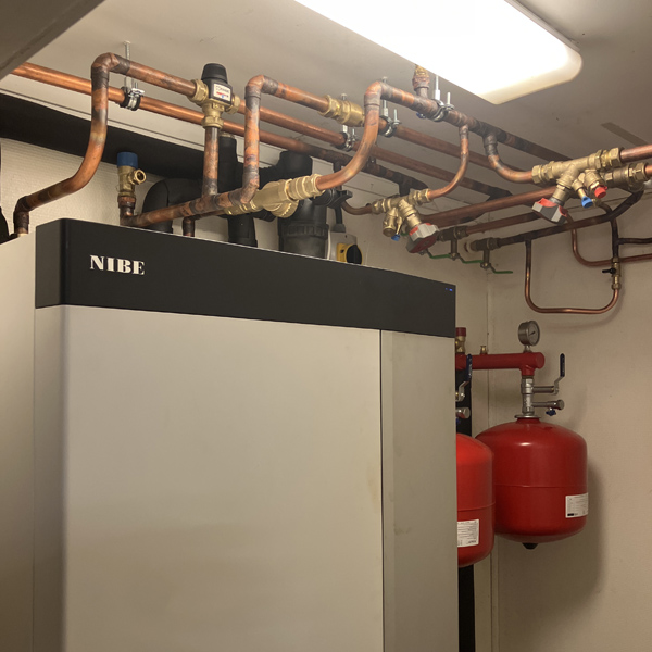 Oliwer blyckert - En lödd och bockad installation på det gamla viset.jpg
