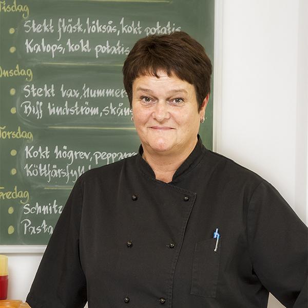 Siv in front of the menuboard_600x600px.jpg
