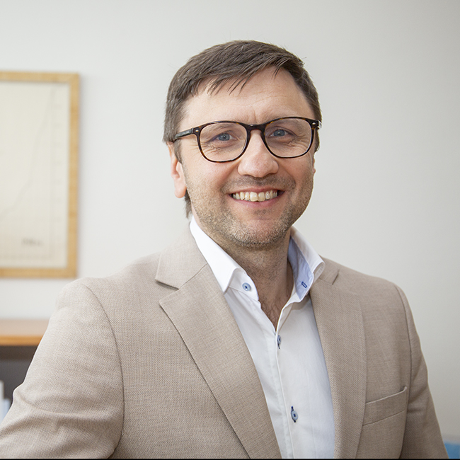 Anatoliy_650x650px_1.jpg