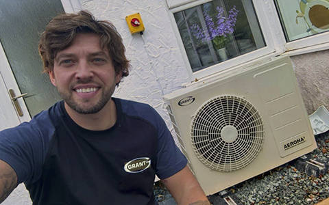 DAMON BLAKEMORE: DU INSPIRERAR ESBE
