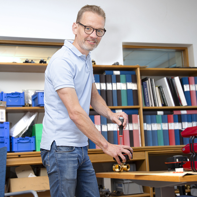 EW263_Jonas Davidsson_1_650x650.jpg